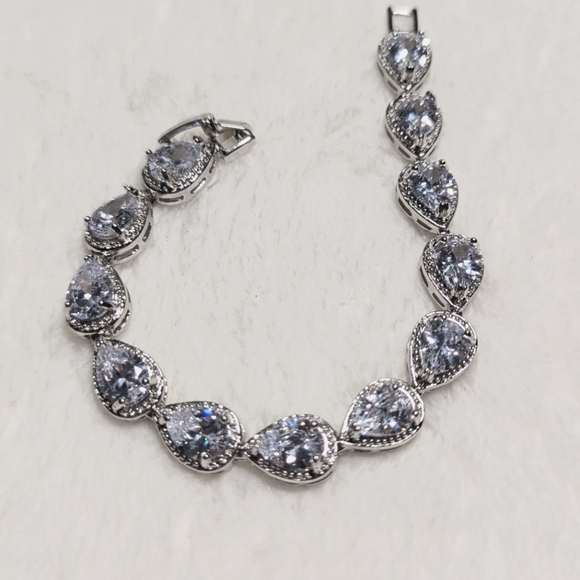 Y2K Cubic Zirconia Rhodium Plating Pear Shaped Stone Tennis Bracelet - Picture 12 of 12